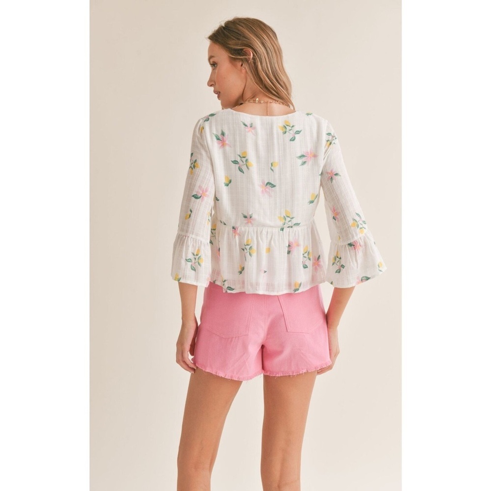 Sadie & Sage White and Yellow Flutter Sleeve Blouse - Picture 3 of 10